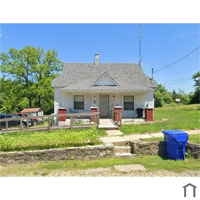 105 W North St