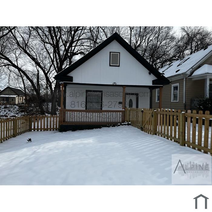 2243 Spruce Ave