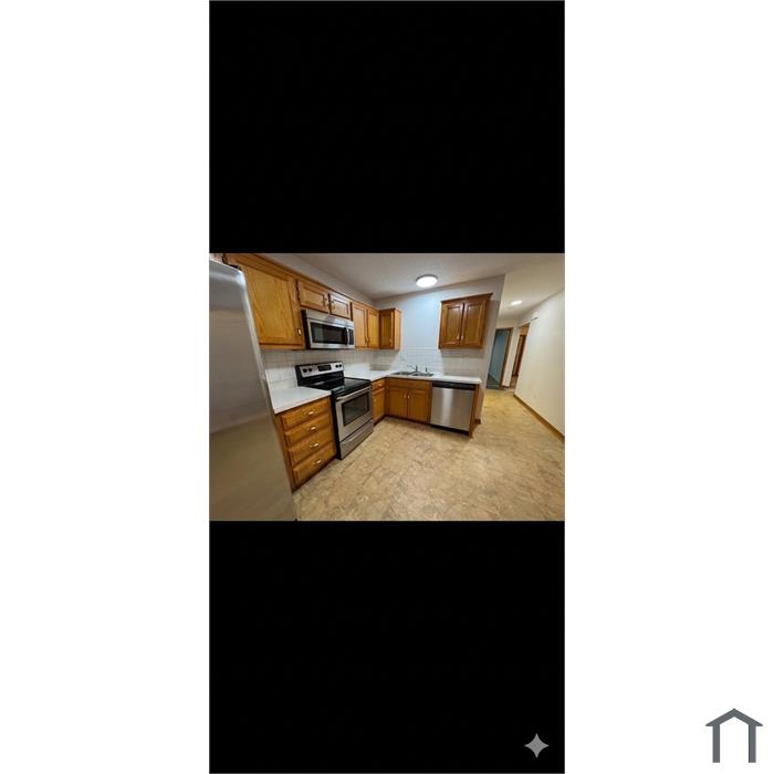9006 E 85th Ter