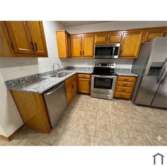 9008 E 85th Ter