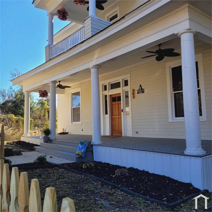 343 Adelle St
