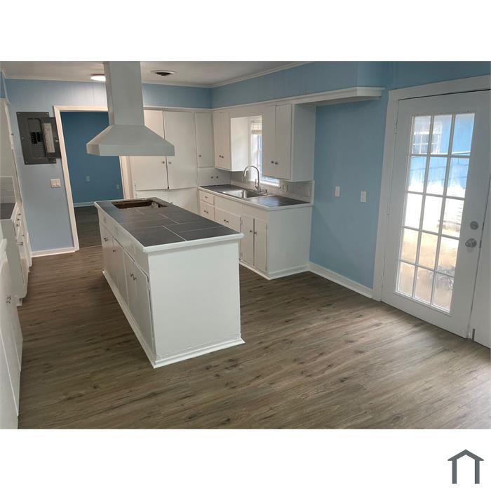 233 Colonial Dr