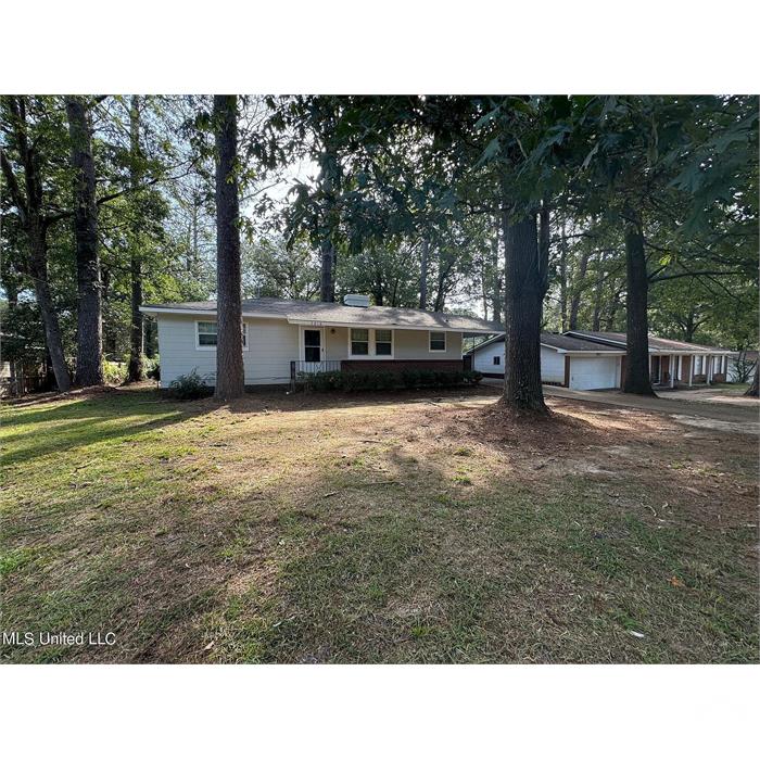 3016 Charleston Dr