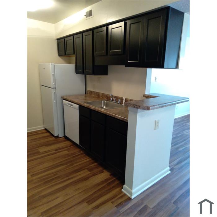 Summit Square Garden Apartments 