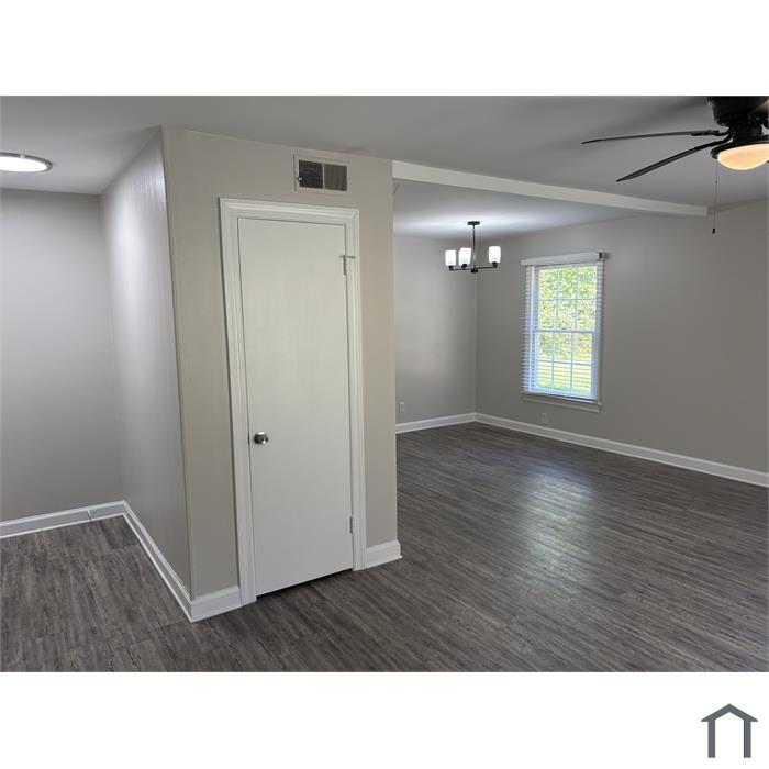 2821 Bleeker Sq
