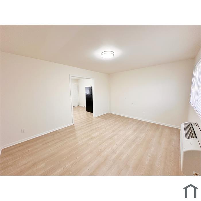 819 Dana Pl