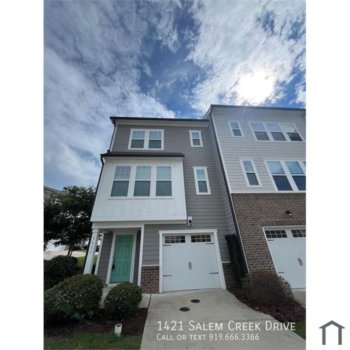 Charming 2 Bedroom Home Located In Apex NC!!!