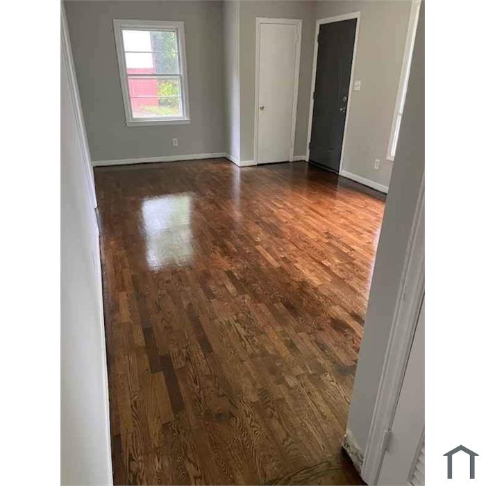 323 Oakwood Cir