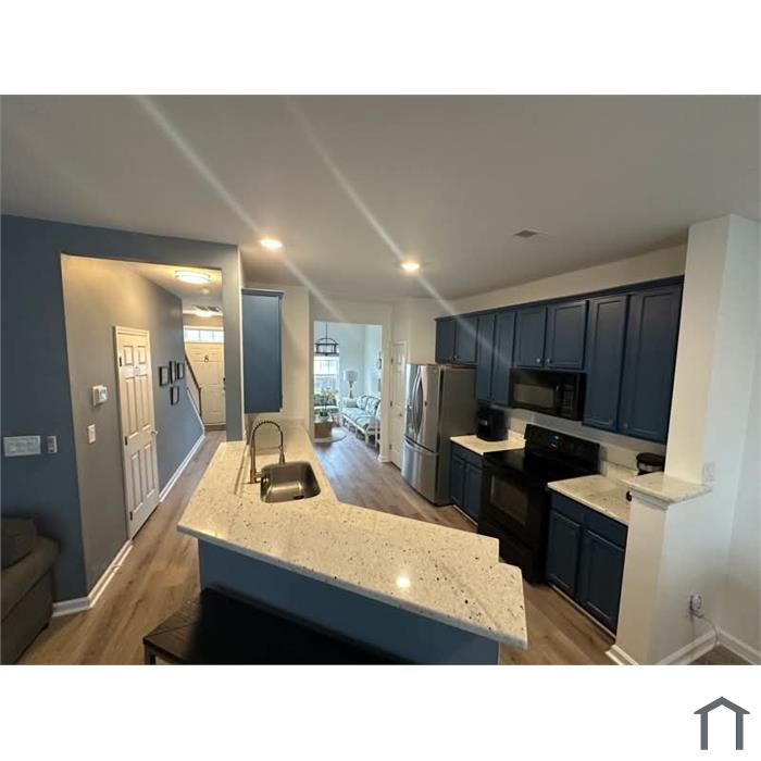 4036 Holly Villa Cir