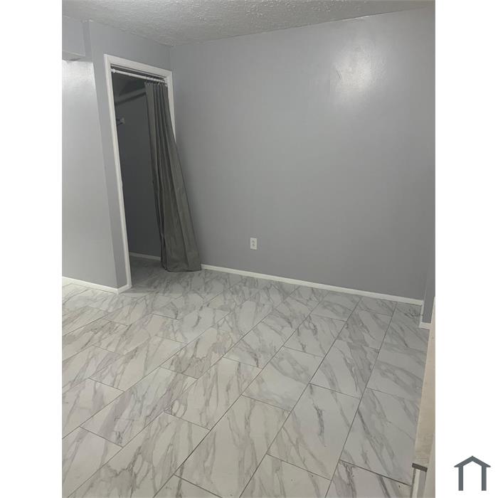 9445 Lexington Cir