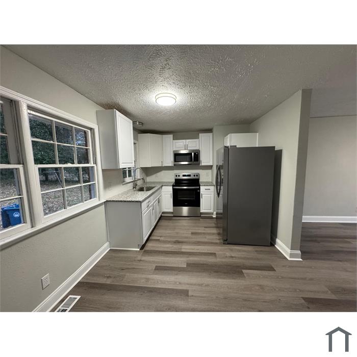 1008 Chesterfield Dr