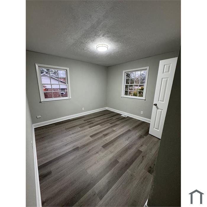 1001 Chesterfield Dr