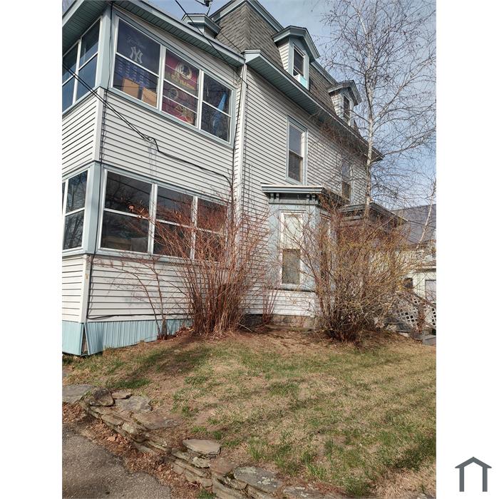 220 N Main St
