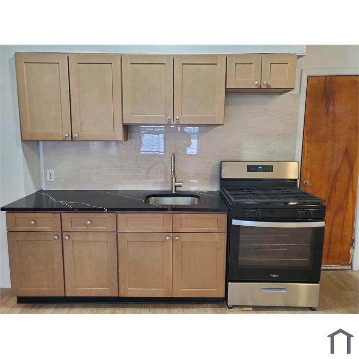 77 W 24th St