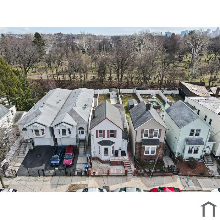 16 Hinsdale Pl