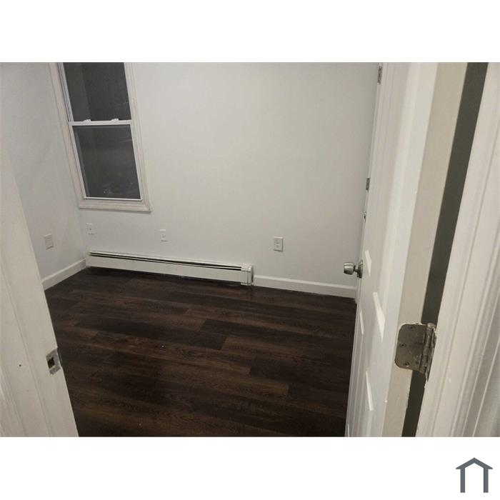 38 11th Ave W
