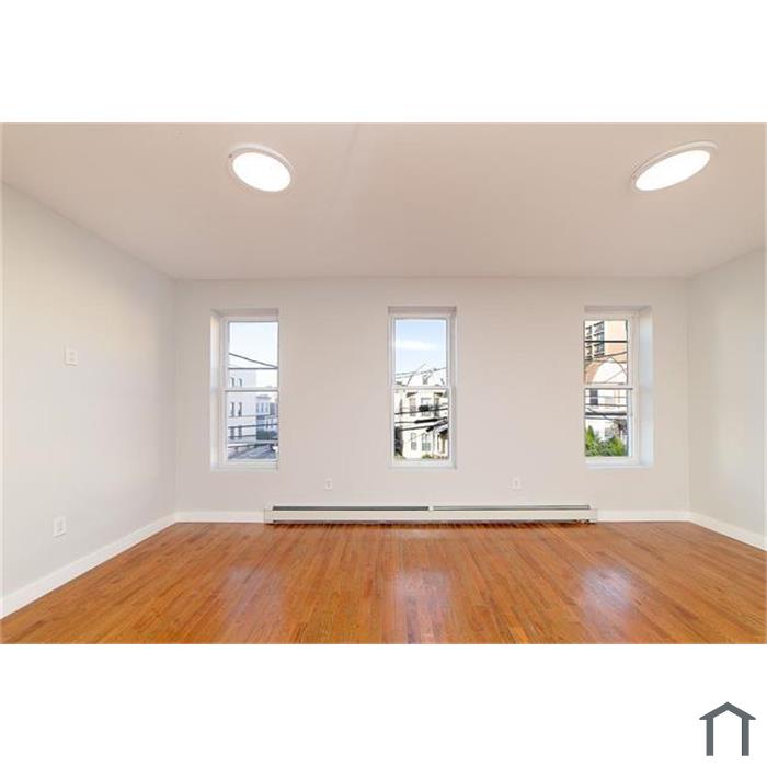 83 Woodlawn Ave