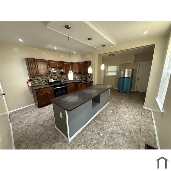 910 Mechanic St