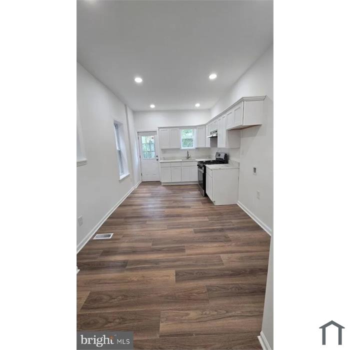 61 General Greene Ave