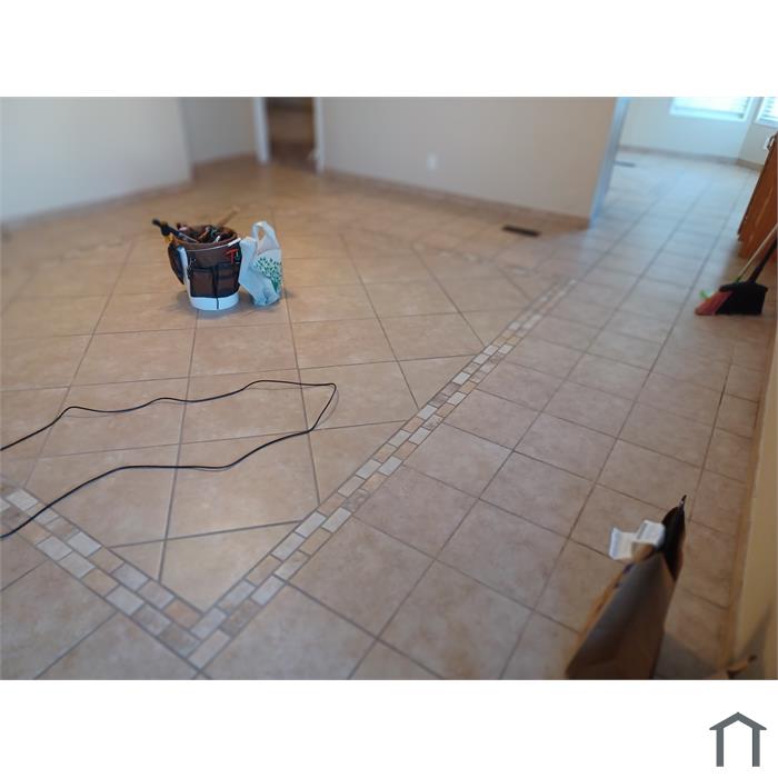 612 Los Arboles Ave NW