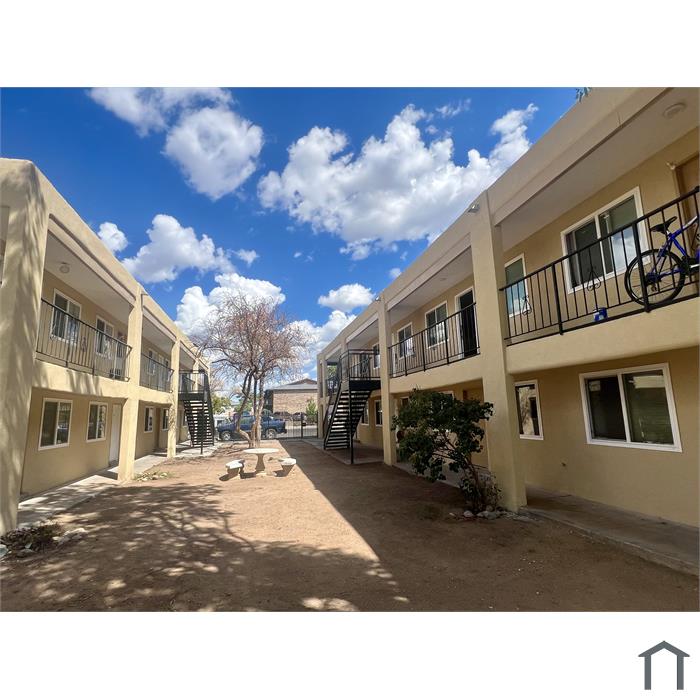 915 Alvarado Dr SE