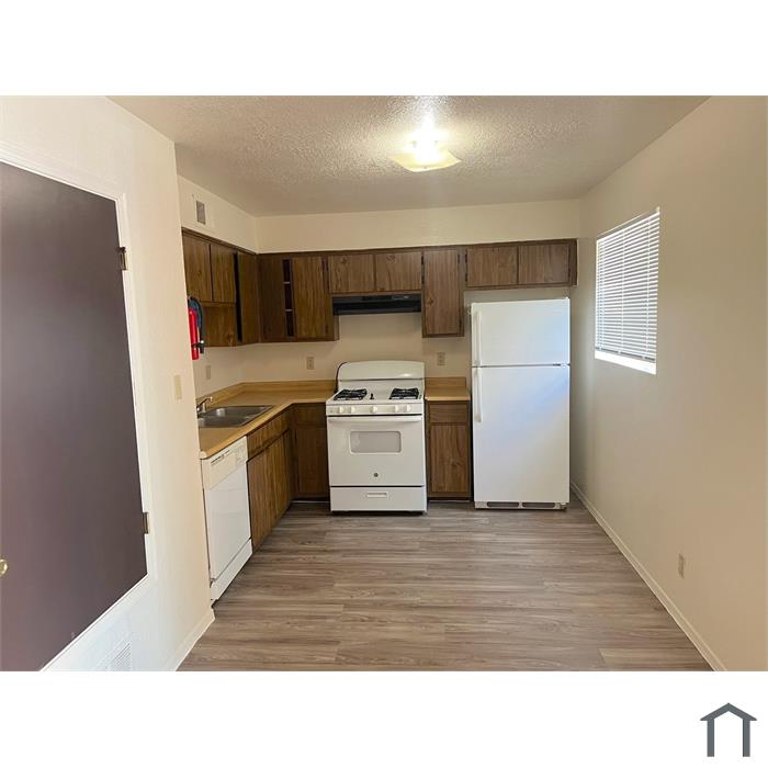 145 Manzano St NE