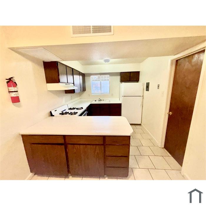 1008 Alvarado Dr SE