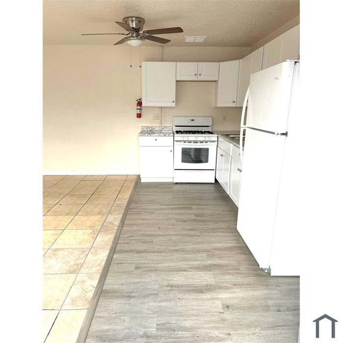 1132 Palomas Dr SE