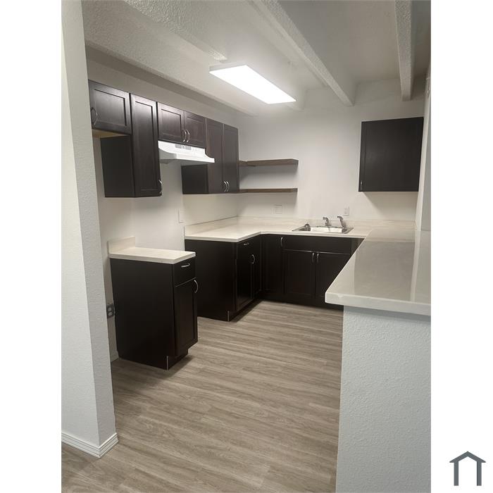 1100 Alvarado Dr SE