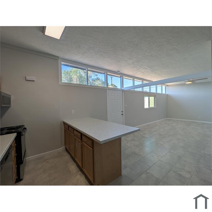 1820 Alvarado Dr NE