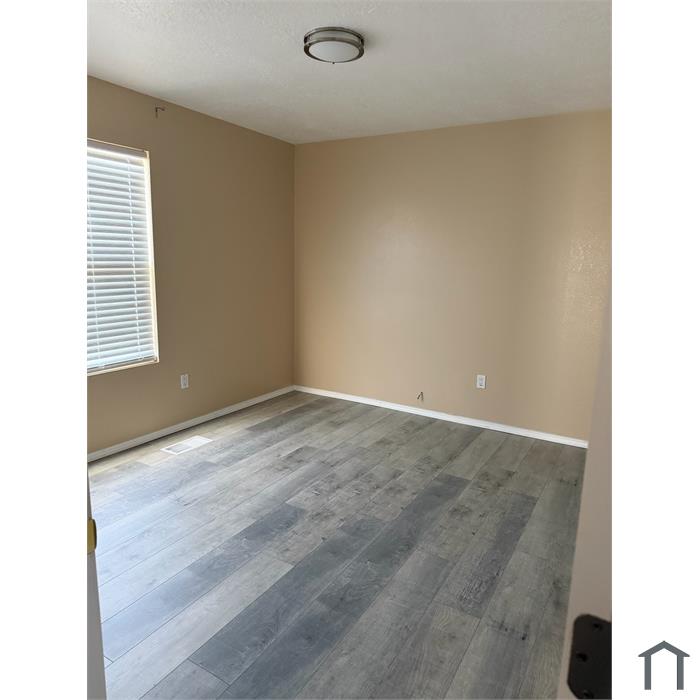 1048 Telstar Loop NW