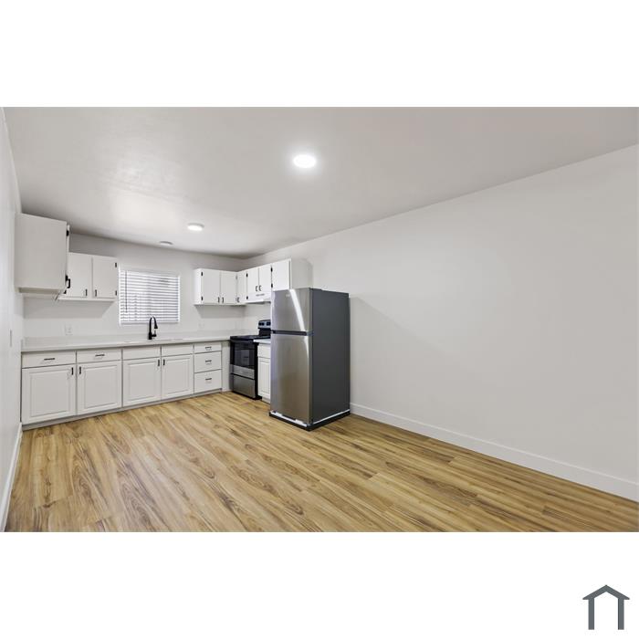 241 W Philadelphia Ave