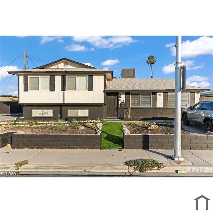6233 Elton Ave