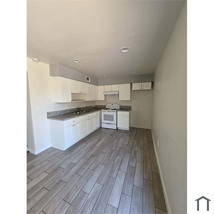 1121 E Desert Inn Rd