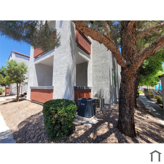 7413 W Russell Rd