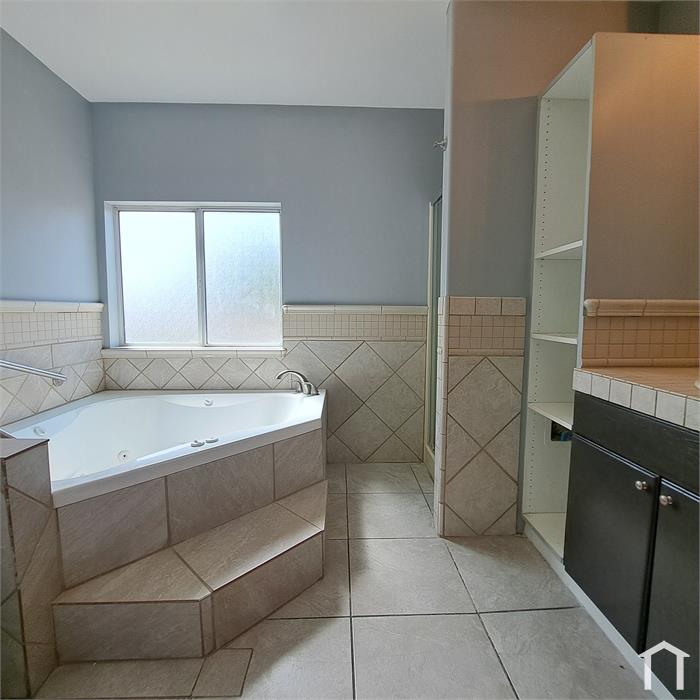 5033 Sitka Ln