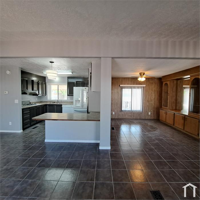 5033 Sitka Ln
