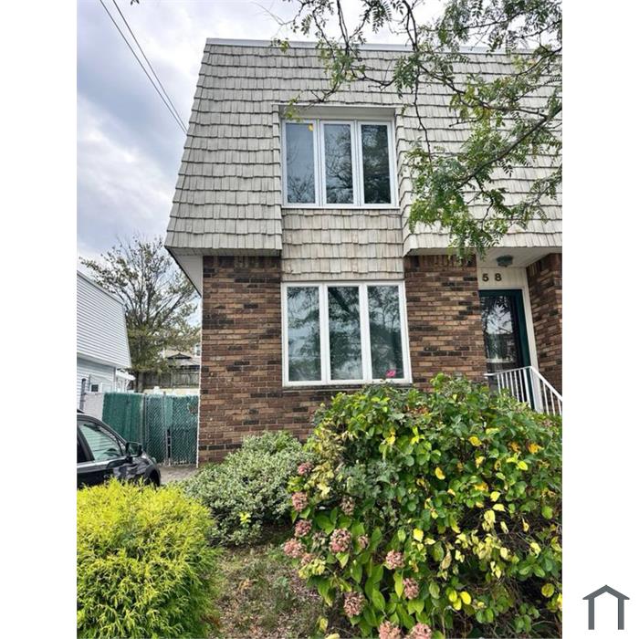 58 Thornycroft Ave