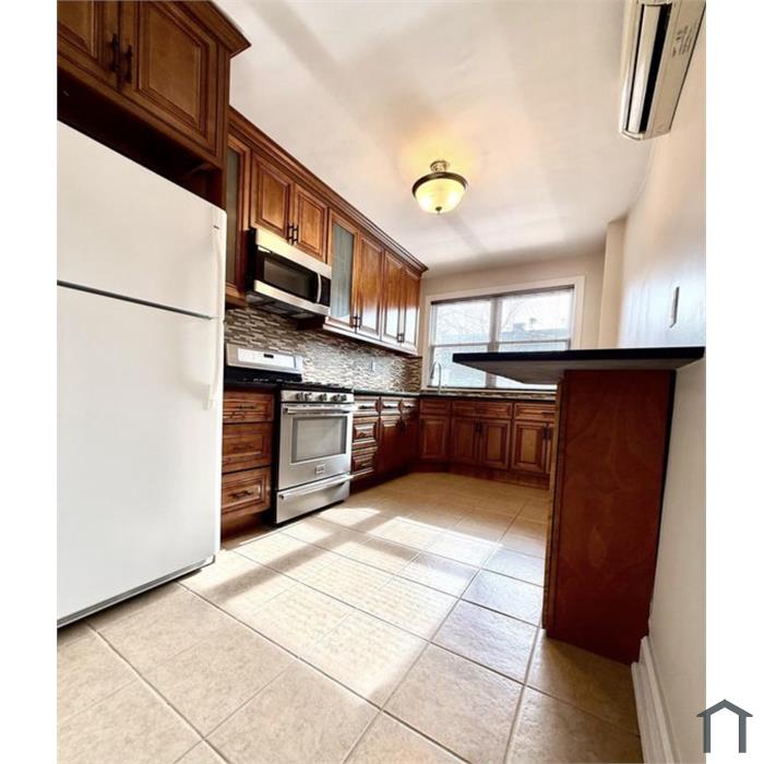 71 Dongan Ave
