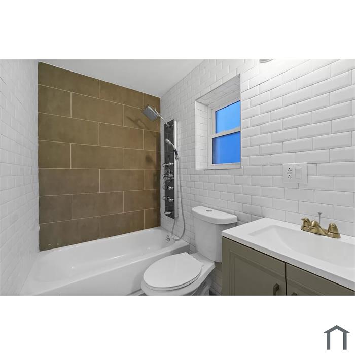 985 Ogden Ave