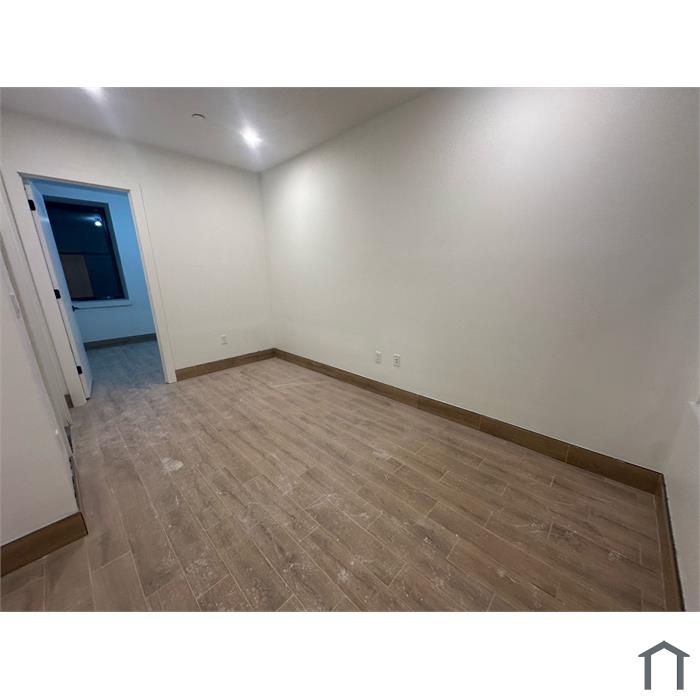 26 W 174th St