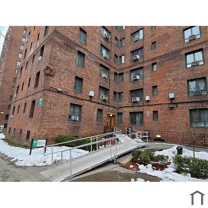 1530 Metropolitan Ave