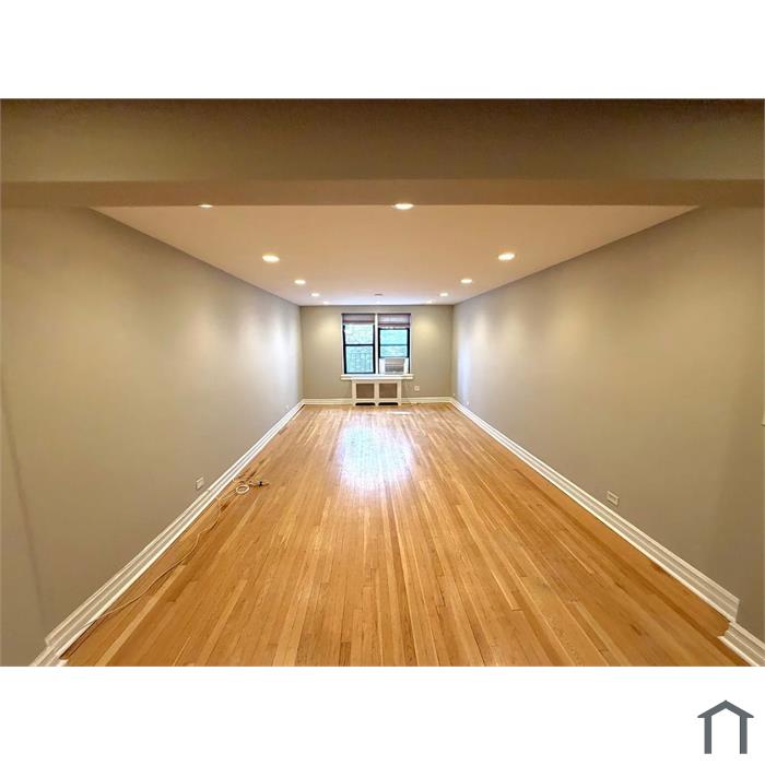 445 W 240th St