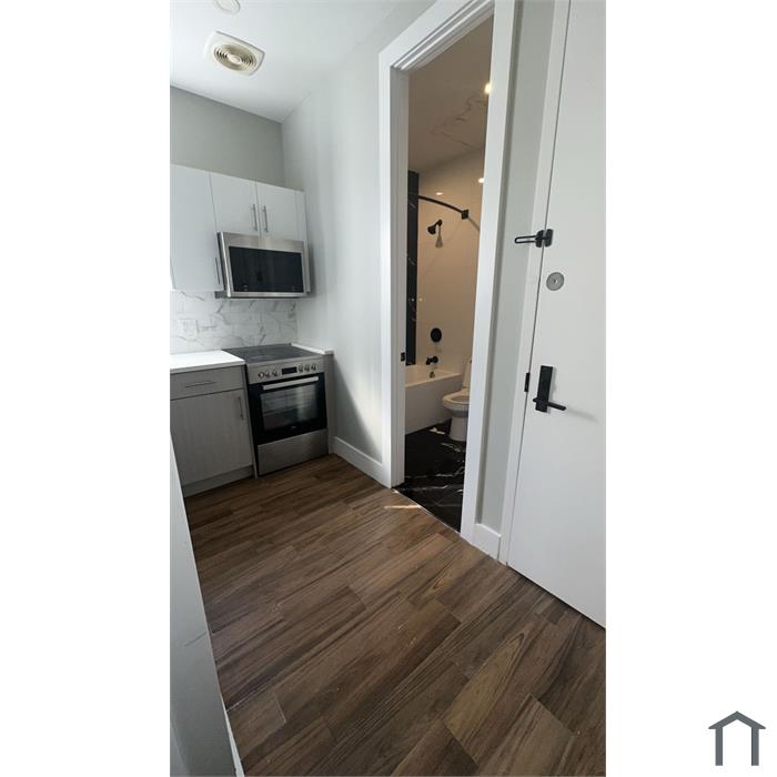 2762 Kingsbridge Ter
