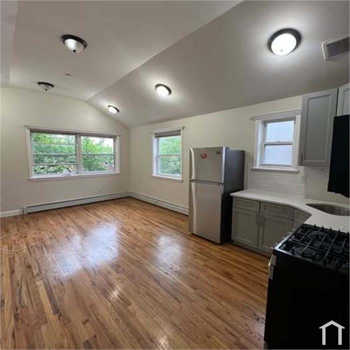 2972 Cross Bronx Expy