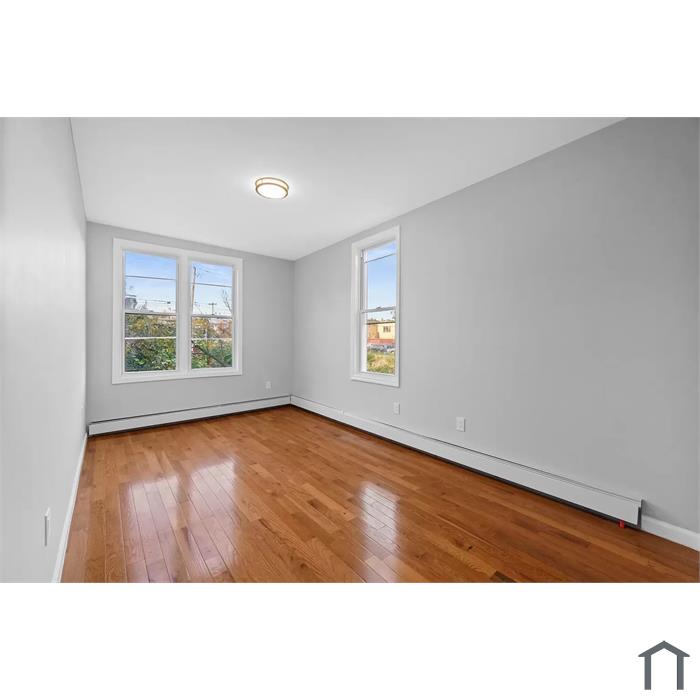 4424 Edson Ave