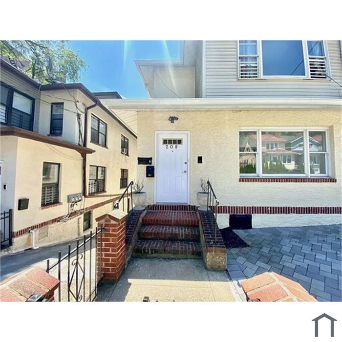 208 W 260th St