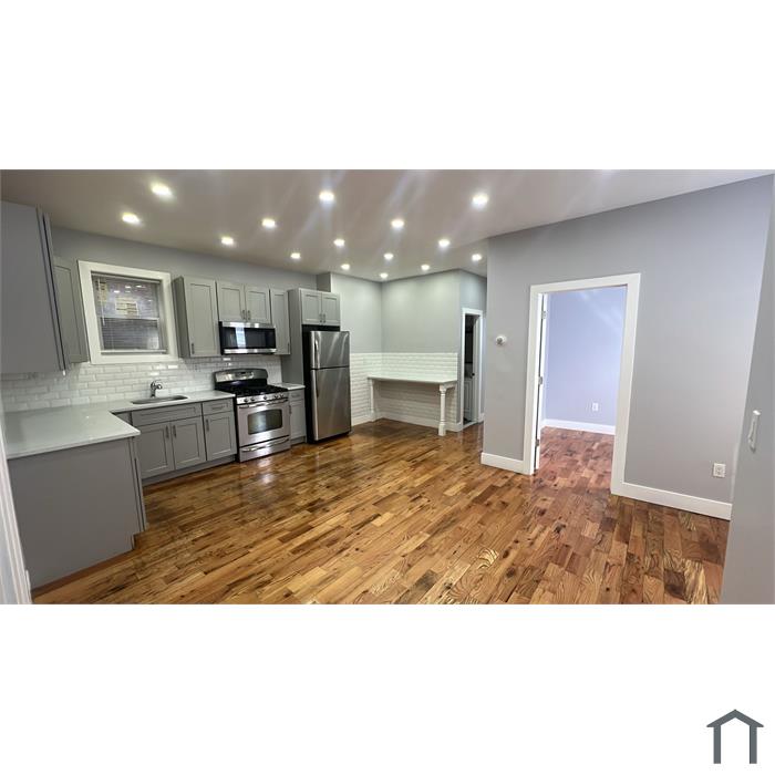 1121 Longwood Ave