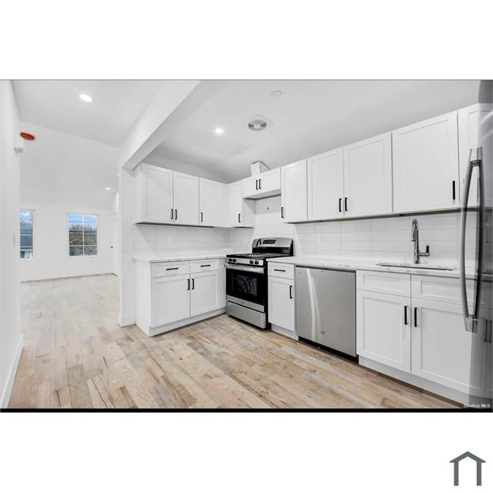 3552 McOwen Ave, Bronx, NY 10475, USA