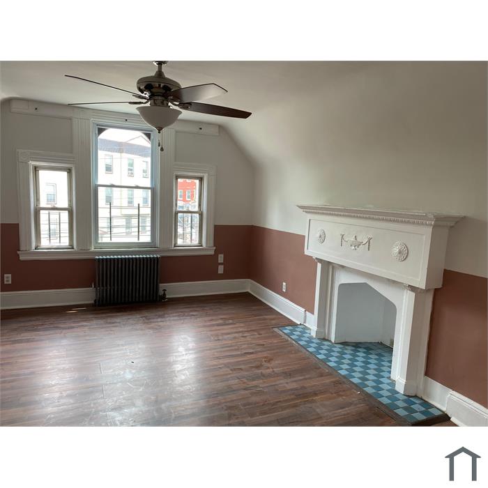 120 W Lincoln Ave